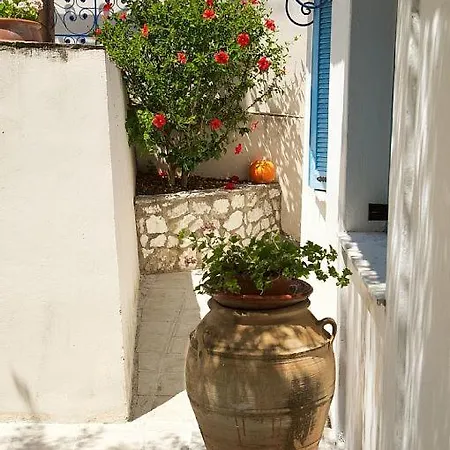 Auntie's With View, Near Agia Efimia 度假居
