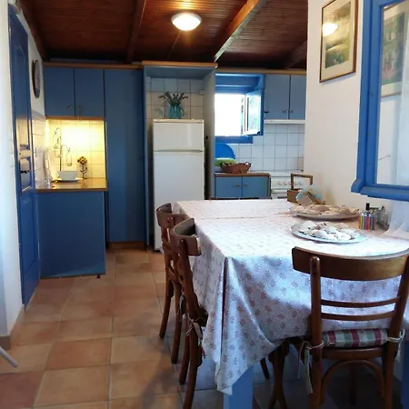 Auntie's With View, Near Agia Efimia Casa vacanze